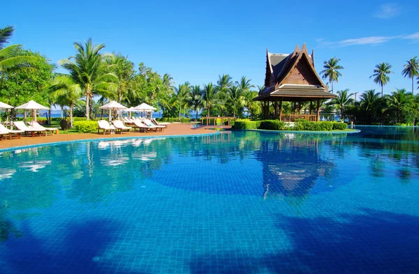 Swimming pool   in Thailand — Stock Photo, Image