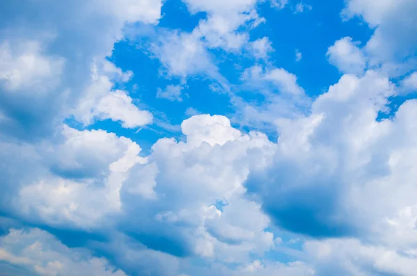 Blauer Himmel Hintergrund — Stockfoto