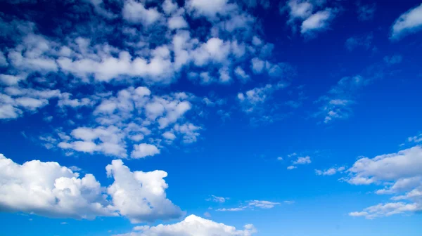 Blå himmel bakgrund — Stockfoto