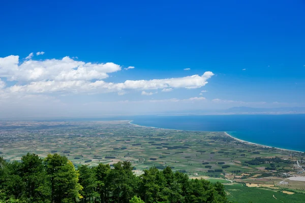 Spiaggia e mare tropicale — Foto Stock