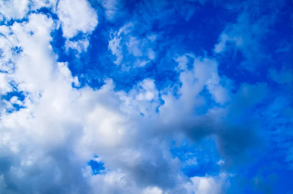 พื้นหลังฟ้าสีฟ้า — ภาพถ่ายสต็อก
