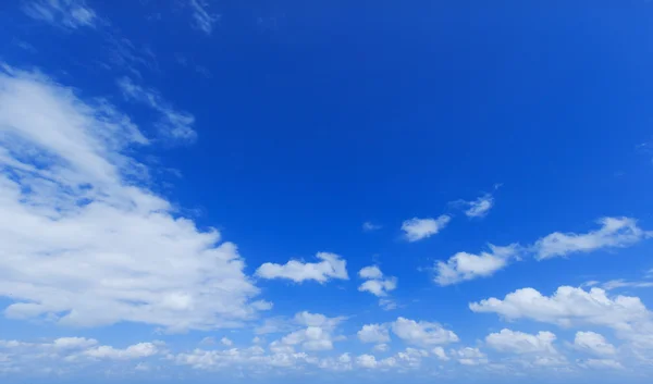 Blauer Himmel Hintergrund — Stockfoto