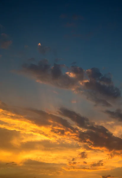 Fond du ciel sur le coucher du soleil — Photo