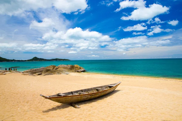 Beach and tropical sea — Stock Photo, Image