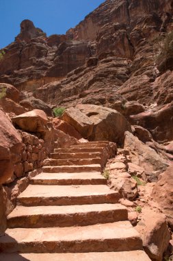 Petra kırmızı kaya oluşumları