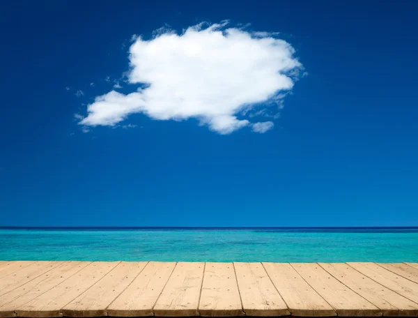 Beach and tropical sea — Stock Photo, Image