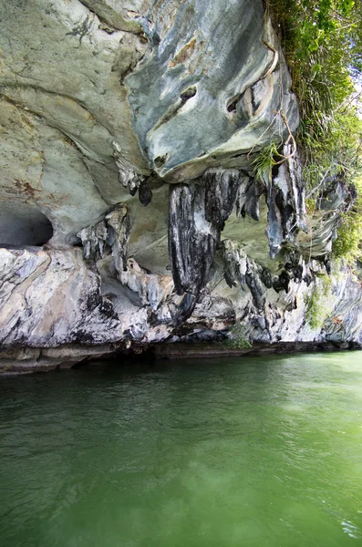 Cueva y mar en Krabi — Foto de Stock