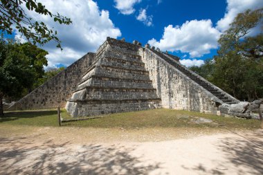 Tüylü yılan piramit chichen Itza sitesinde