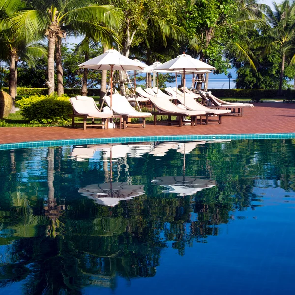 Swimmingpool i thailand - Stock-foto