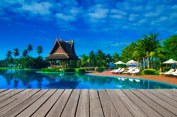 Hermosa piscina — Foto de Stock