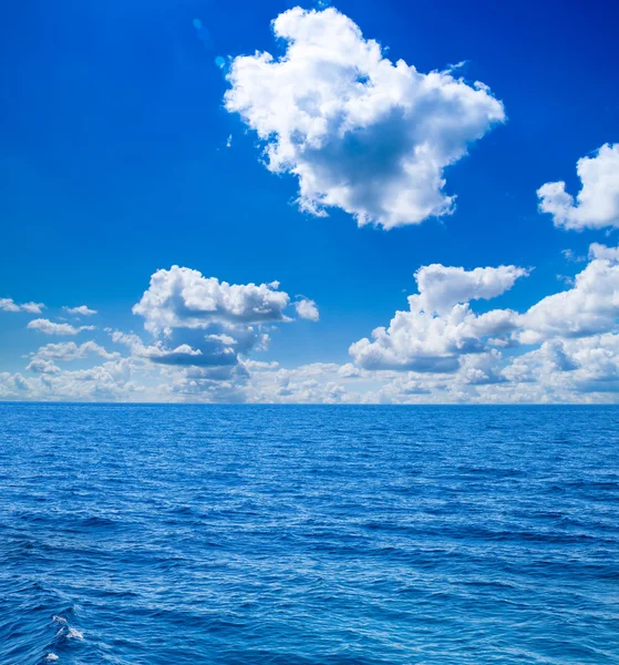 Playa y mar tropical — Foto de Stock