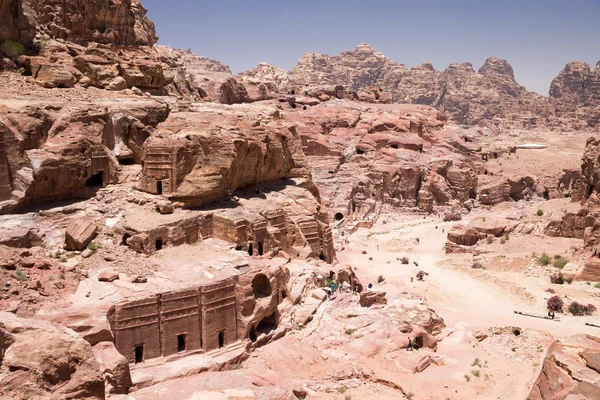 Petra kırmızı kaya oluşumları — Stok fotoğraf