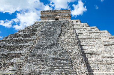 Tüylü yılan piramit chichen Itza sitesinde