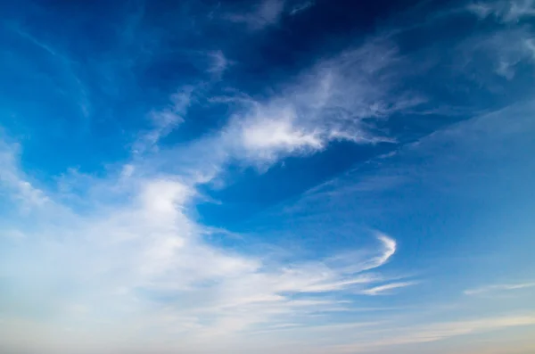 Blauer Himmel Hintergrund — Stockfoto