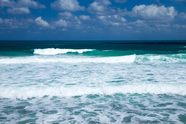 Pantai dan laut tropis — Stok Foto