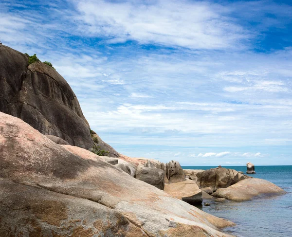 Beach and tropical sea — Stock Photo, Image