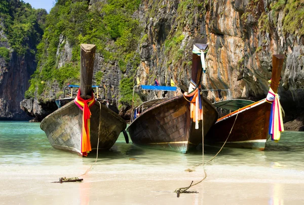 Longtail boten in de Andaman Zee — Stockfoto