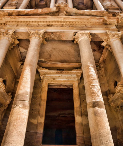 艾尔卡兹尼神殿在 petra，约旦 — 图库照片