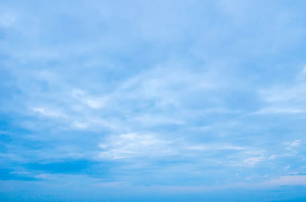 Blå himmel bakgrund — Stockfoto