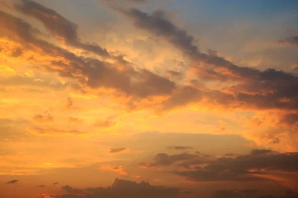 Moln i himmel bakgrund — Stockfoto