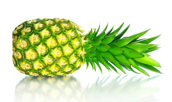 Свіжий ананас, ізольовані — стокове фото