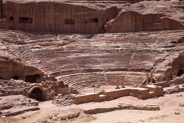 Röda klippformationer i Petra — Stockfoto
