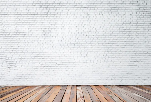 Weiße Ziegelwand und Holzboden — Stockfoto