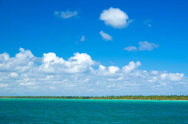 Playa y mar tropical — Foto de Stock