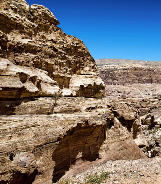 Röda klippformationer i Petra — Stockfoto