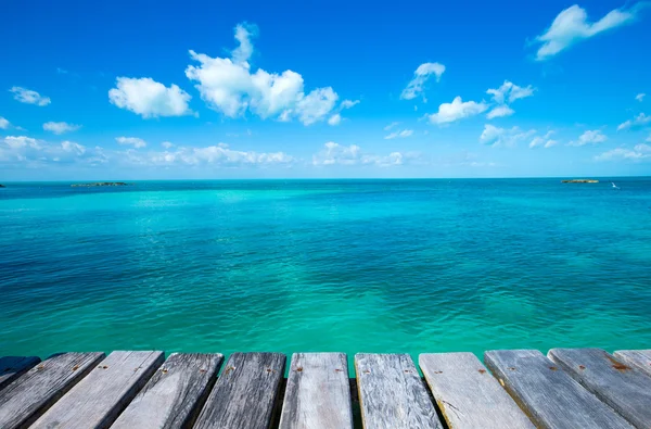 Beach and tropical sea — Stock Photo, Image