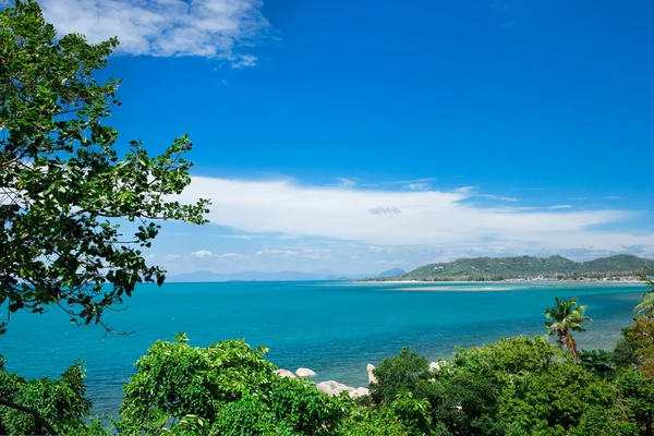 Plage et mer tropicale — Photo