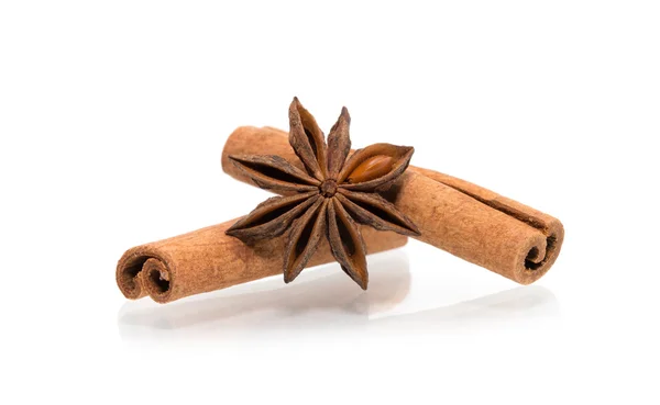 Anise and cinnamon isolated — Stock Photo, Image