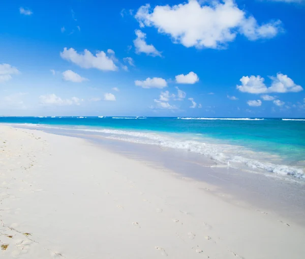 Blue sky and white clouds — Stock Photo, Image