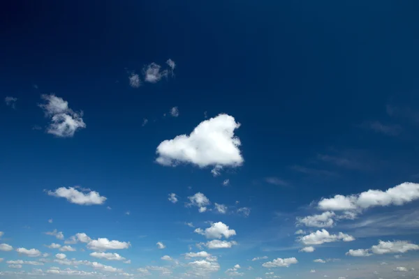 Céu azul fundo — Fotografia de Stock