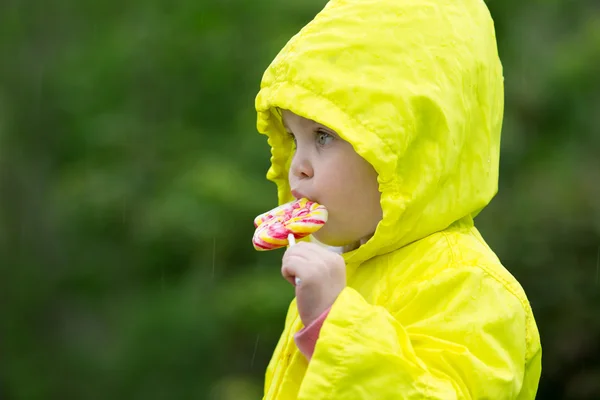 Little girl eating  lollipop — Stock Photo, Image