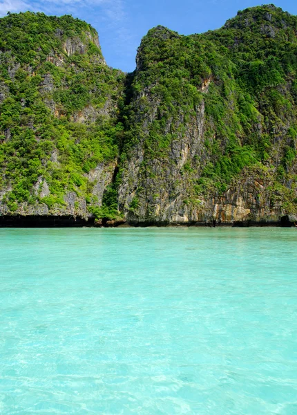 Mare blu e cielo blu — Foto Stock