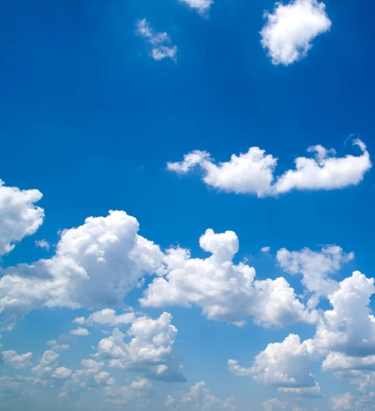 Blauer Himmel und weiße Wolken — Stockfoto