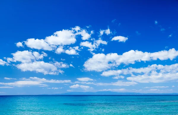 Spiaggia e mare tropicale — Foto Stock