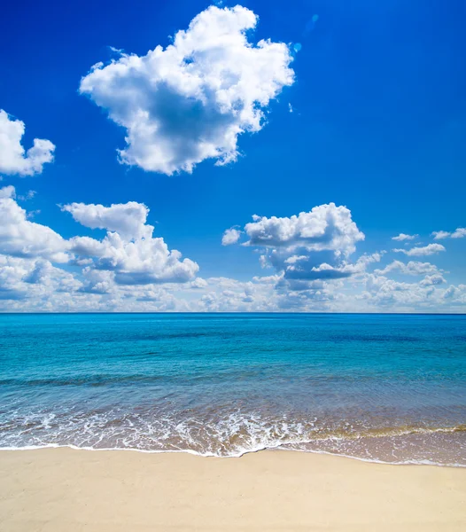 Playa y mar tropical — Foto de Stock