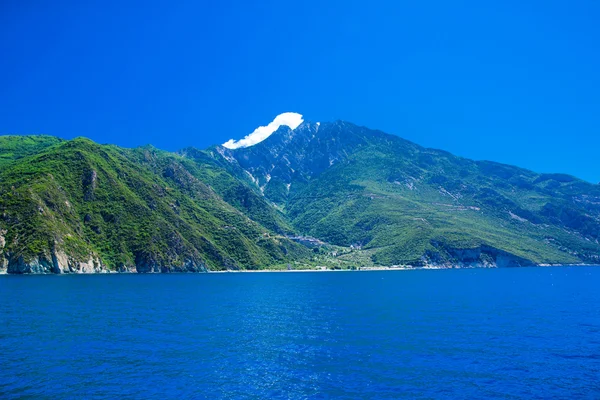 Пляж и тропическое море — стоковое фото