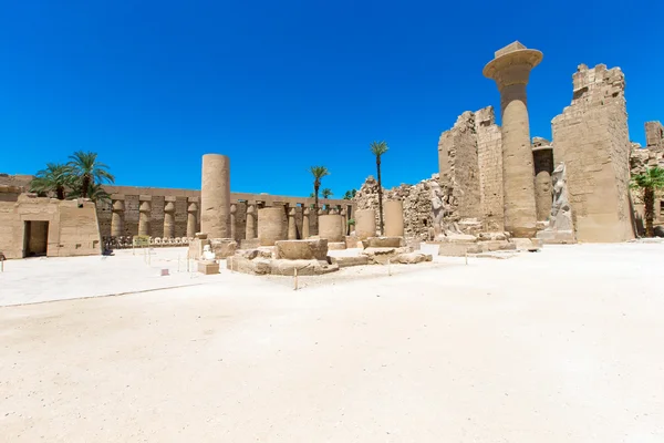 Ruínas do templo de karnak no egito — Fotografia de Stock