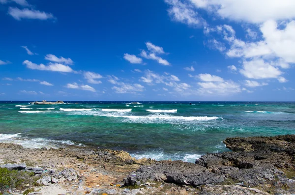 Playa y mar tropical — Foto de Stock