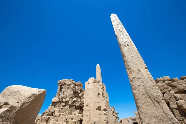 Obelisk van koningin hapshetsut in karnak — Stockfoto
