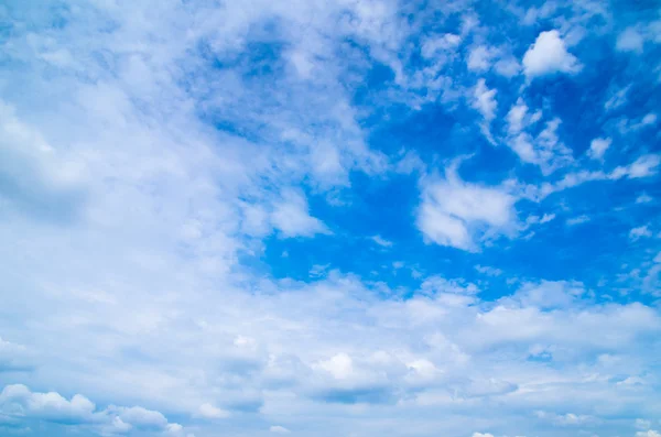Sfondo cielo blu con nuvole — Foto Stock