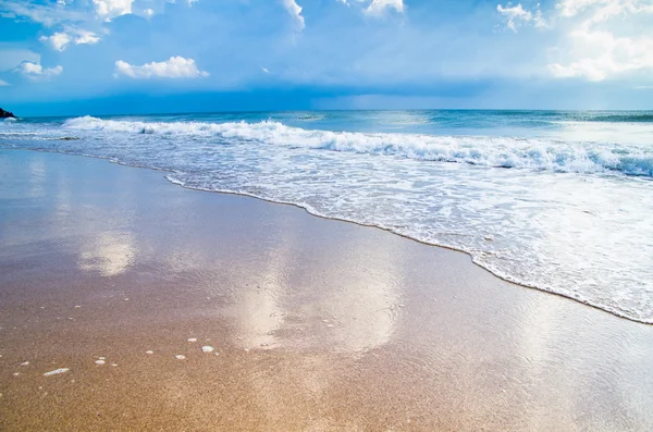 Playa y mar tropical — Foto de Stock