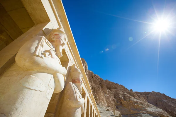 Tempel van Hatsjepsoet in de buurt van Luxor — Stockfoto