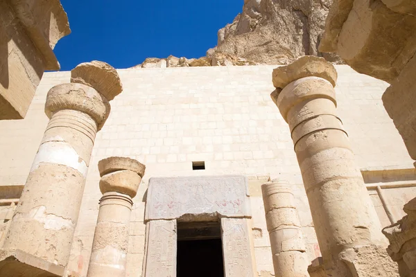 Tempel van Hatsjepsoet in de buurt van Luxor — Stockfoto