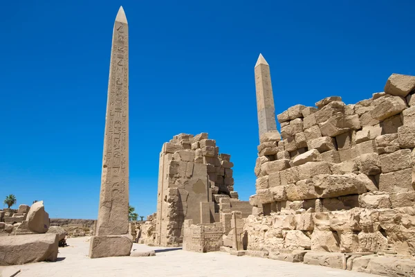 Obelisk van koningin hapshetsut in karnak — Stockfoto