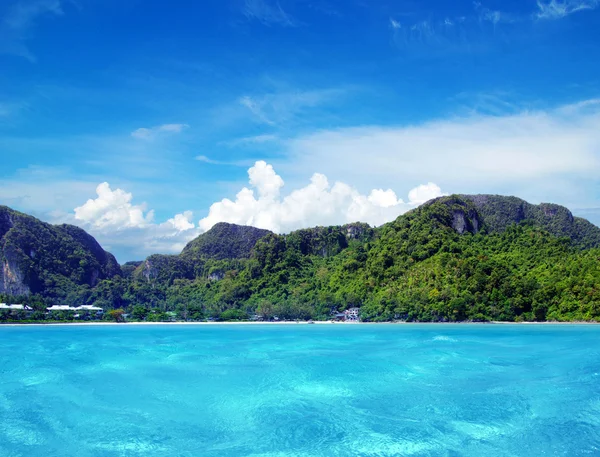 Beautiful beach and  sea — Stock Photo, Image