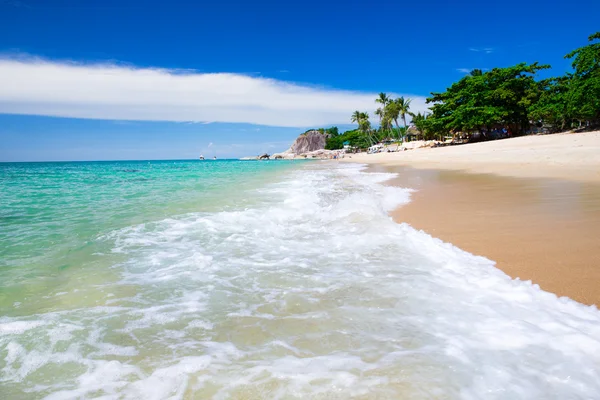 Bela praia e mar — Fotografia de Stock